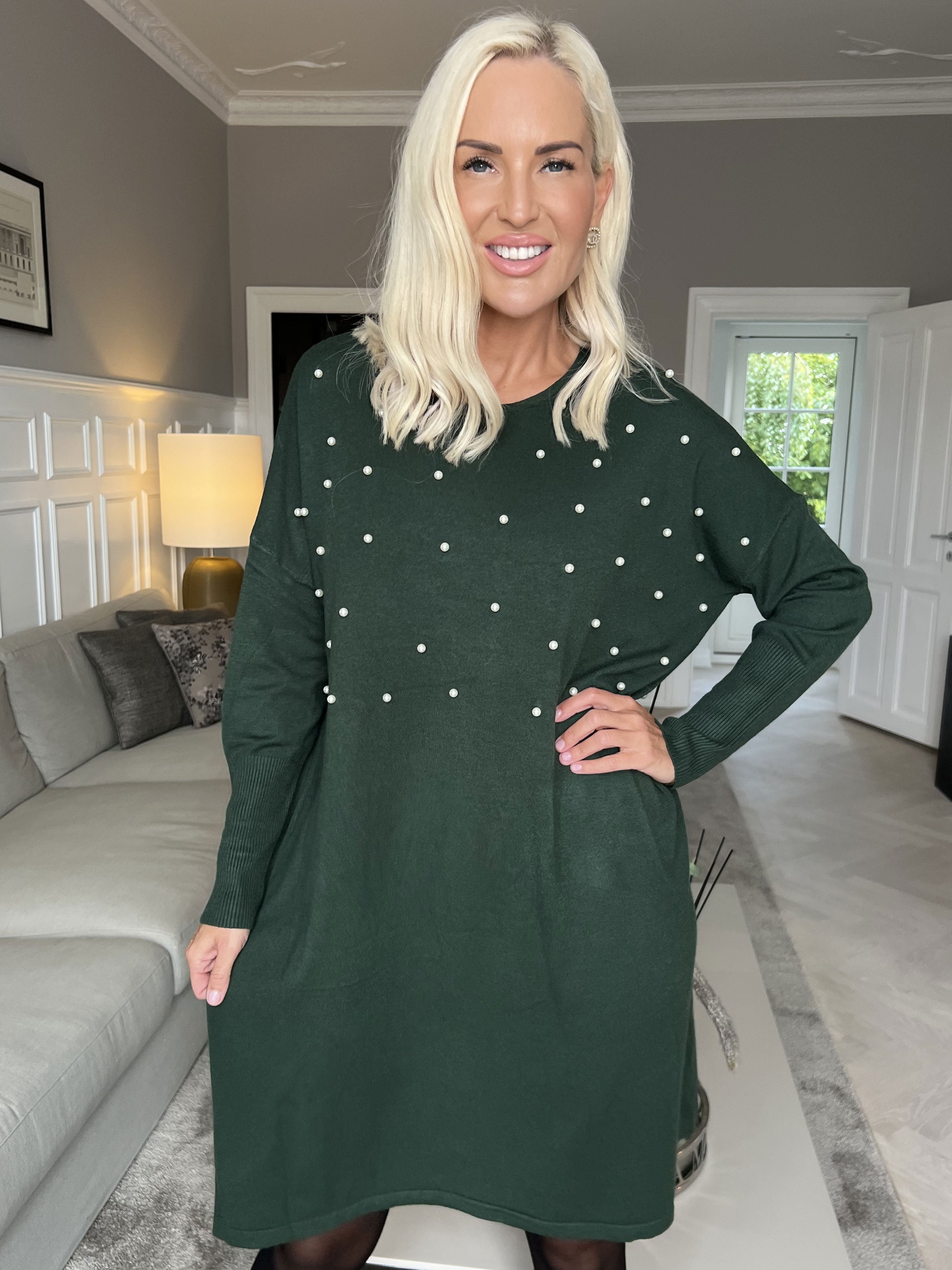 Stefania - Bekväm stickad klänning utsmyckad med pärlor